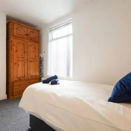 4br - 8 Beds - Free Parking - Long Discounts *