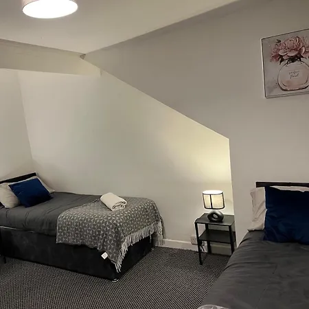 4br - 8 Beds - Free Parking - Long Discounts Holiday home *