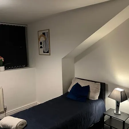 4br - 8 Beds - Free Parking - Long Discounts Holiday home