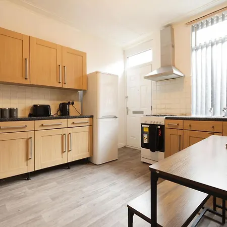 Holiday home 4br - 8 Beds - Free Parking - Long Discounts Leeds (West Yorkshire)
