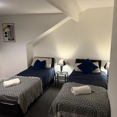 Holiday home 4br - 8 Beds - Free Parking - Long Discounts