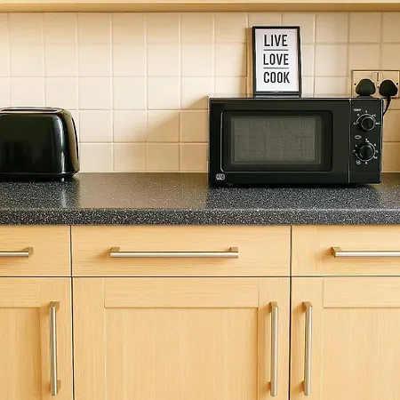 Holiday home 4br - 8 Beds - Free Parking - Long Discounts
